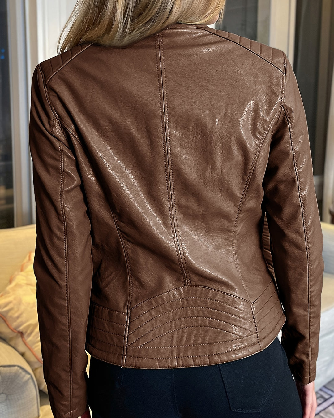 Ludovica - Giacca Corta Slim in Ecopelle con Chiusura a Zip - immagine 4