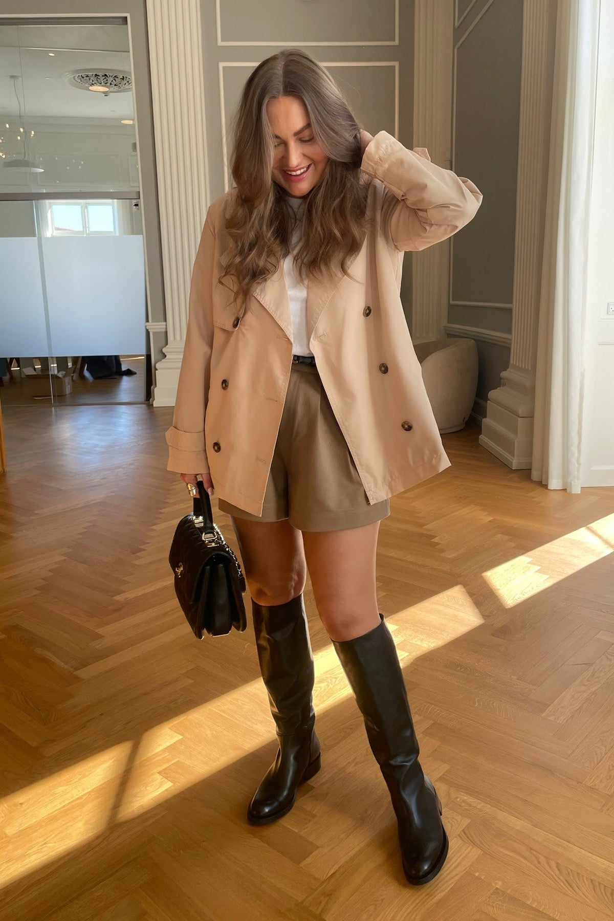 Beige short double breasted trench - Lana Fiorelli