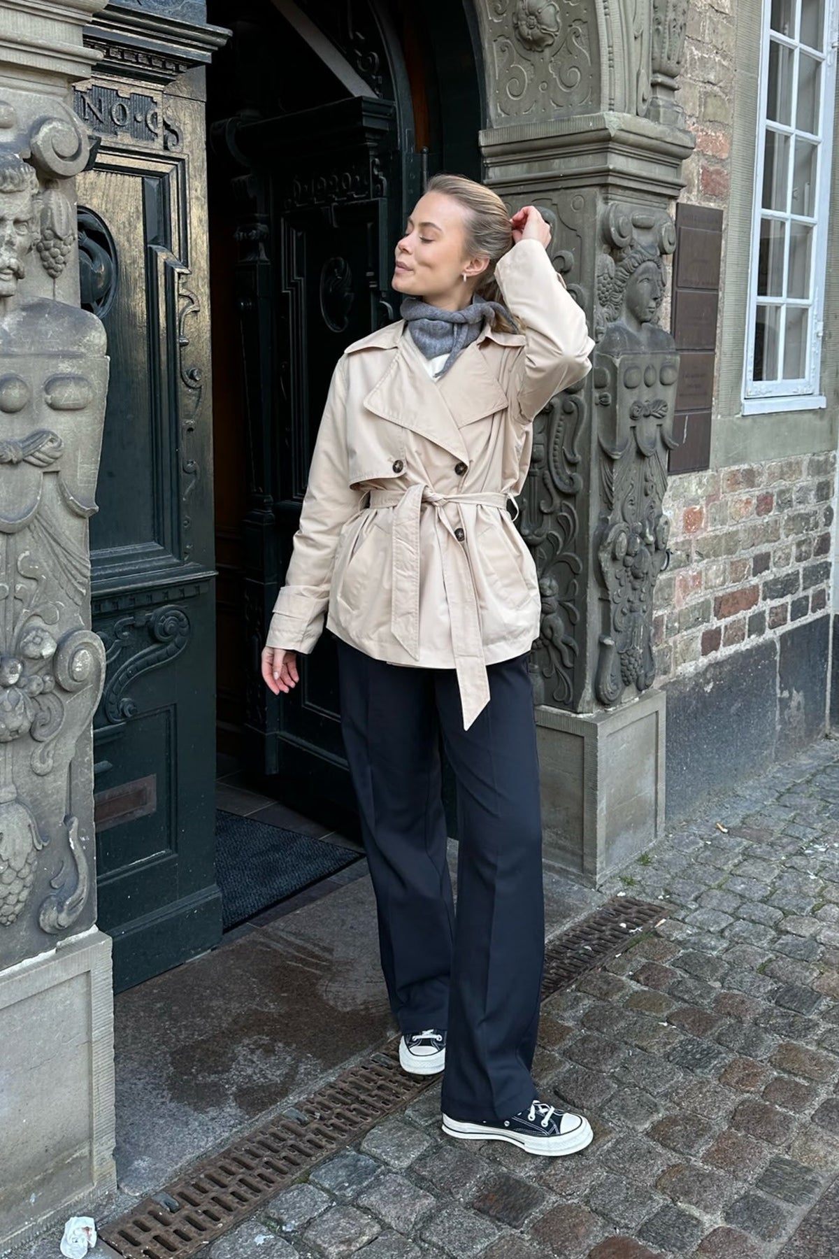 Beige short double breasted trench - Lana Fiorelli
