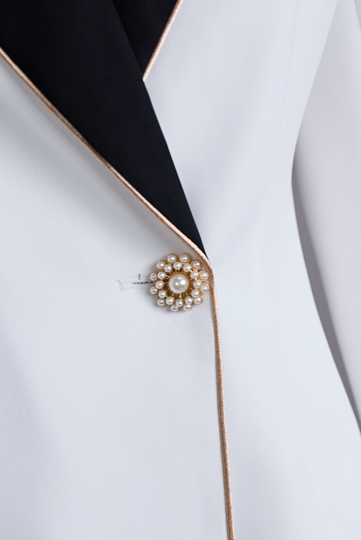 White contrast lapel blazer - Lana Fiorelli
