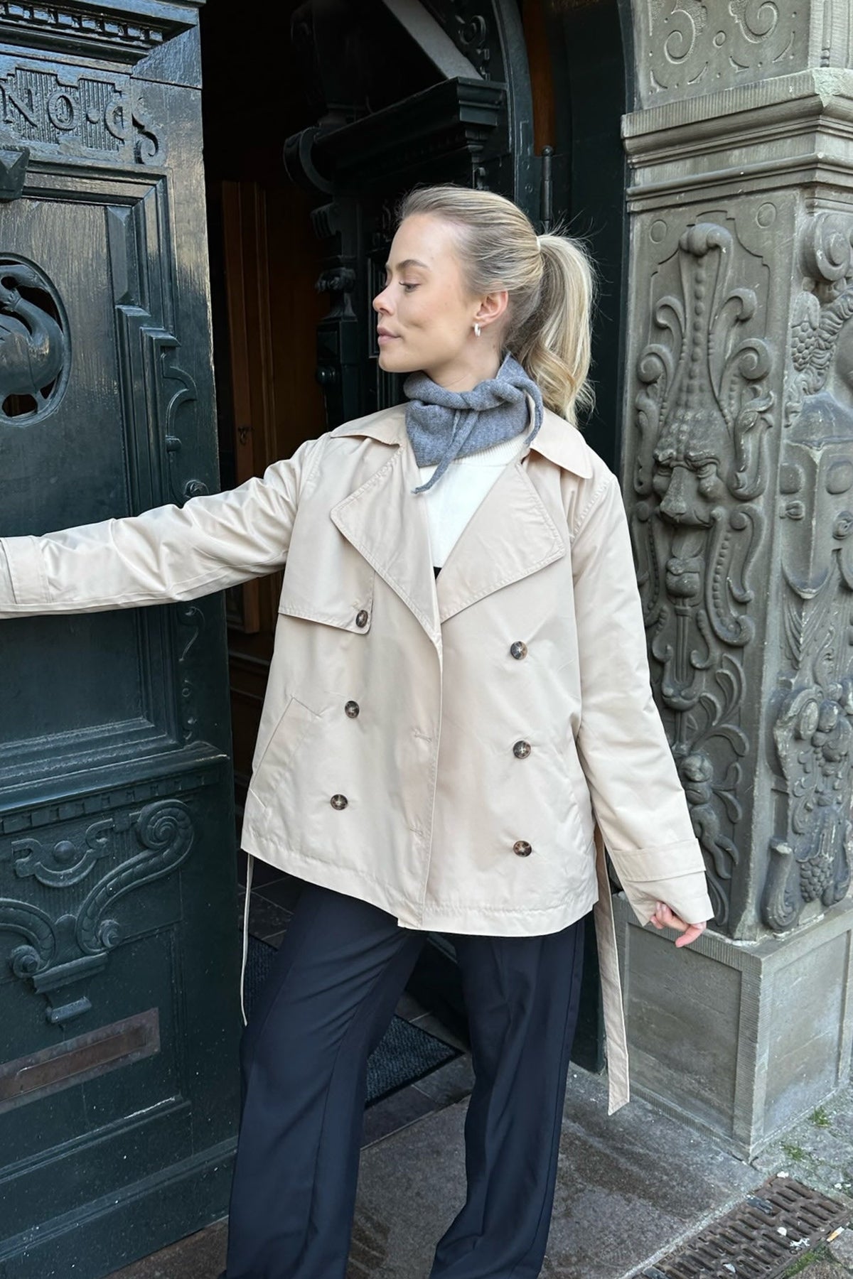 Beige short double breasted trench - Lana Fiorelli